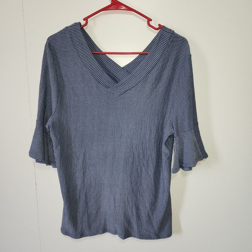 Women’s Como Blue Striped V-Neck Mid Flare Sleeve Top Size L NWT Casual Chic - Picture 2 of 8